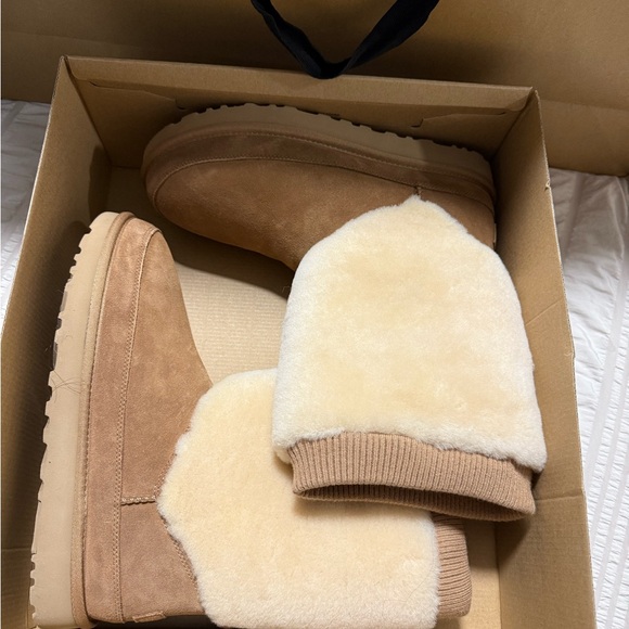 UGG Shoes - UGG Tan and Cream Shearling Boots